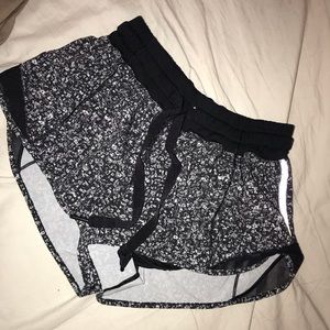 Lululemon hotty hot short 2.5 inch